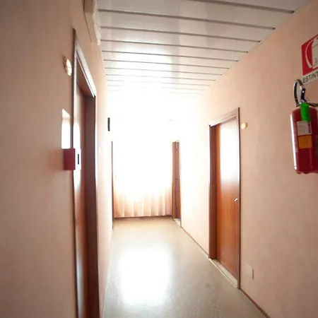 Hotel Sara***