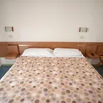 Sara*** Hotel