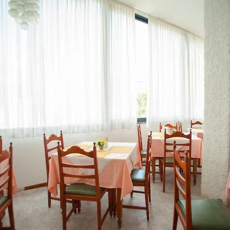 Sara*** Hotel