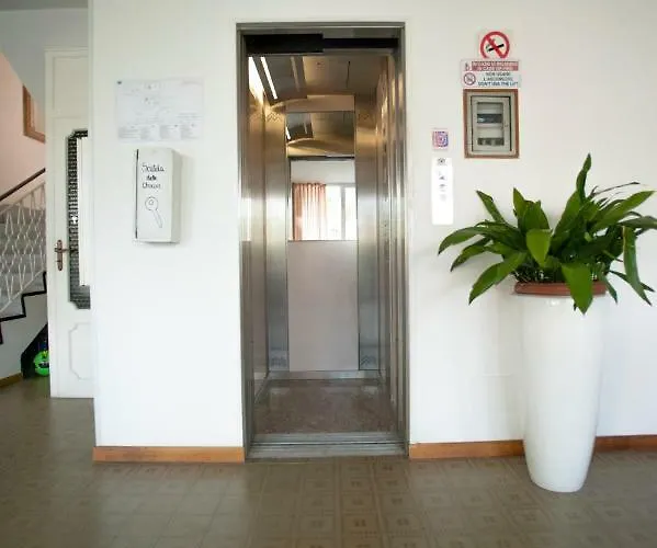 Sara*** Otel